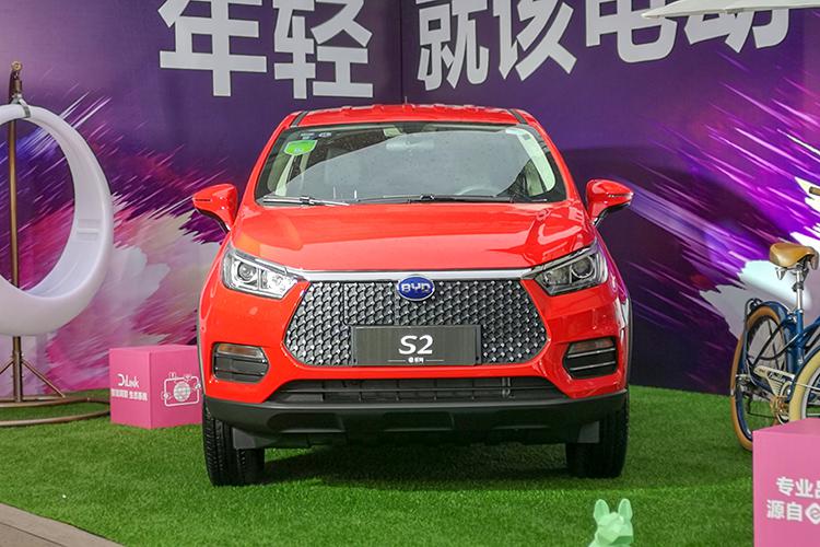 补贴后售价8.98 万元~10.98万元,续航305km,比亚迪S2正式上市