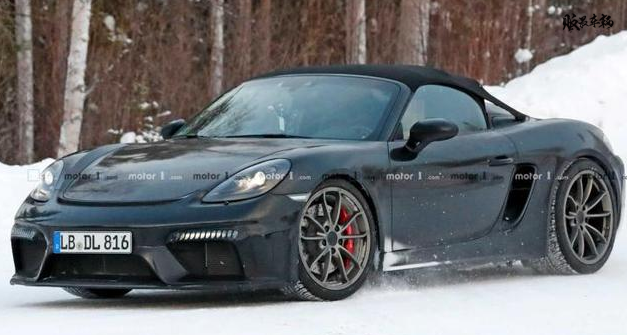 保时捷718 Boxster Spyder预告图公布，手动软顶敞篷设计