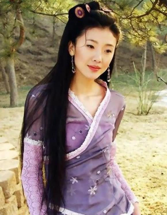 出道就有"小吴倩莲"之称,却因身高太高无人敢拍档,如今被遗忘