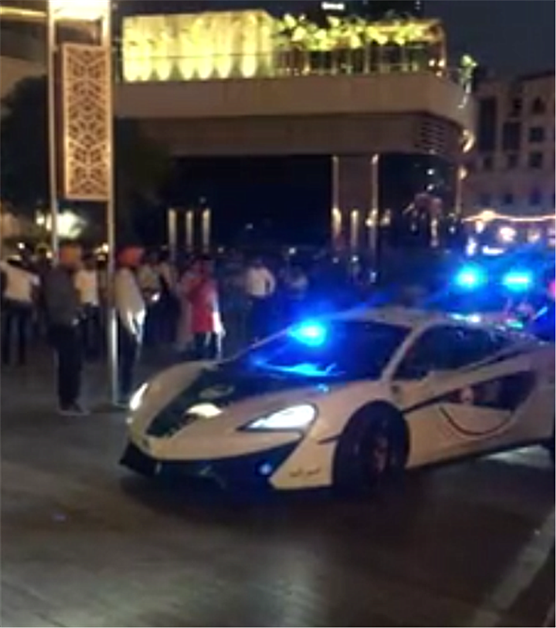 “警用版”迈凯伦,570马力3.1秒破百,车身配警示灯,专治飙车党