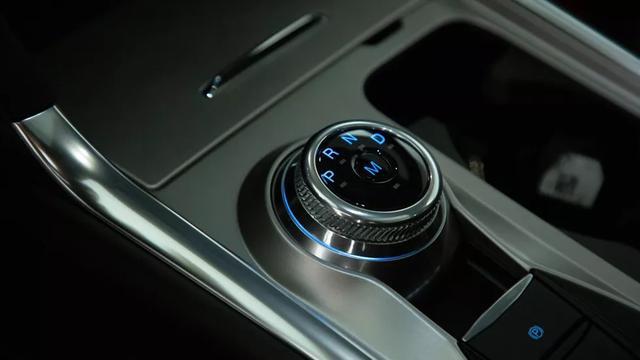 2020福特Explorer混合动力车型,靓丽蓝