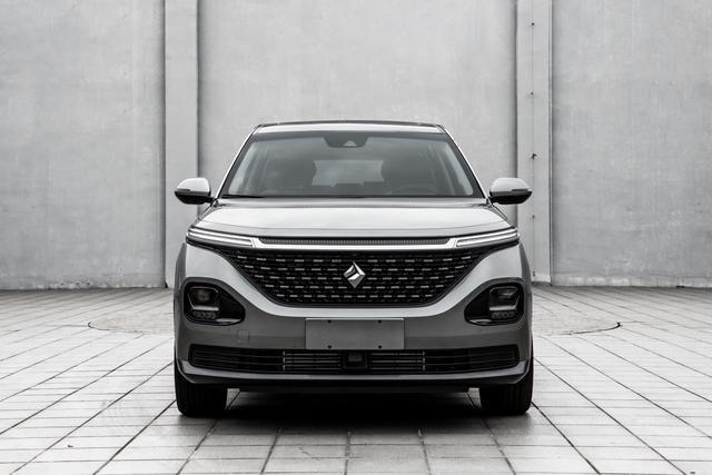 新宝骏推新，轴距2.7米宽度超1米8，与概念车无异，十万就好了