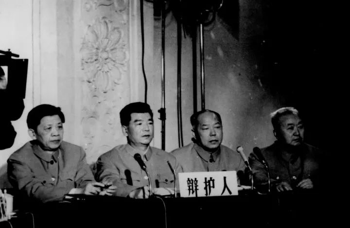 左二为苏惠渔