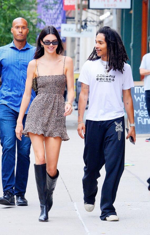 超模肯达尔·詹娜现身纽约，她看起来特别的靓丽