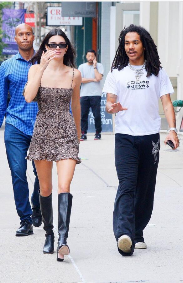 超模肯达尔·詹娜现身纽约，她看起来特别的靓丽