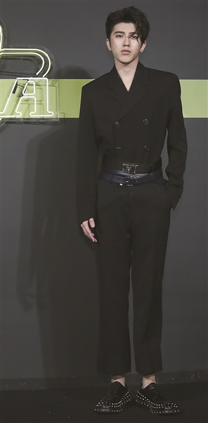 prada把秀场从米兰搬到上海还请来了蔡徐坤代言