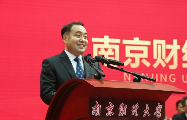 高校毕业季校长们最后一课：理想情怀是主调风趣幽默调味料