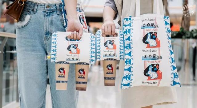 大事件！奔驰和WEY什么关系？居然联手现身4S店