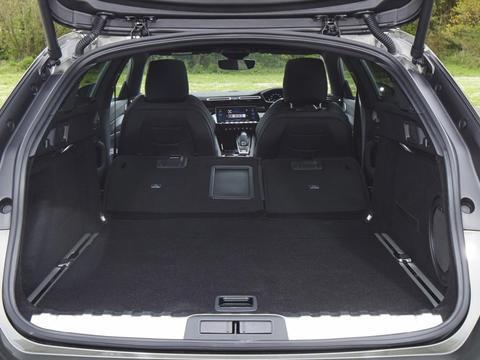 标志全新508 sw，跟宝马三系旅行车相比你选哪辆