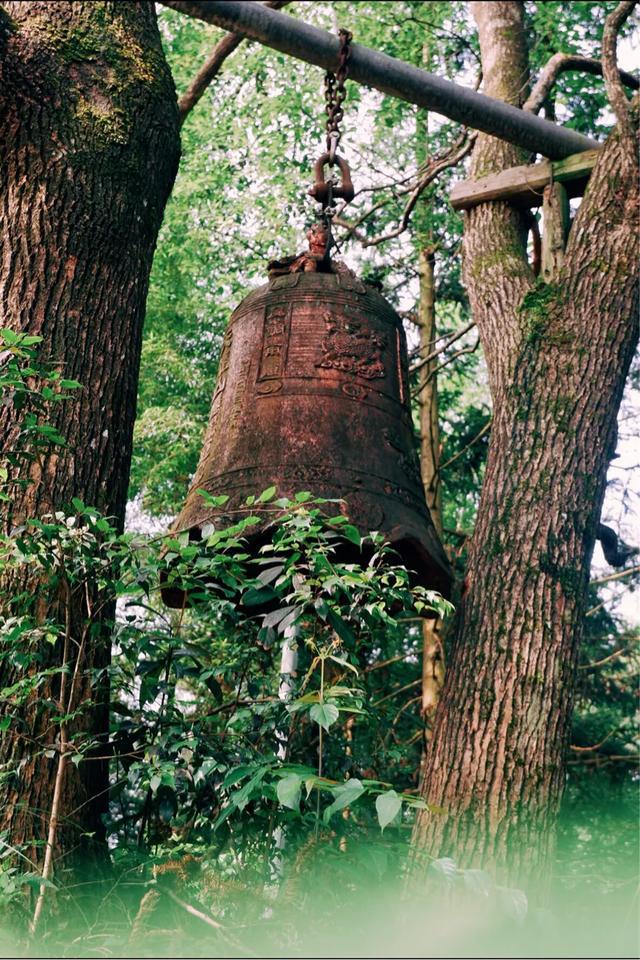在天龙山大酒店后山发现一座破旧不堪的道院，居然和建文帝有关