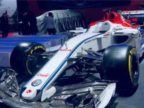 阿尔法罗密欧配置高端，独特的车身颜色搭配，你见过吗