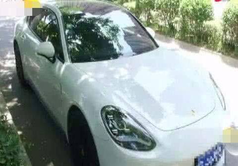 买百万豪车，被坑4万服务费，交完不能提车？4S：还有保险钱呢