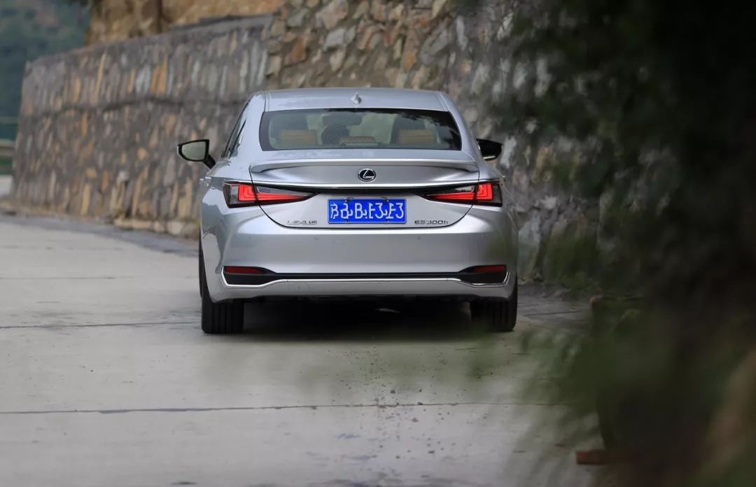 锦程说车 | PHEV和混动谁更好,雷克萨斯ES300h技术比电动车还要先进?