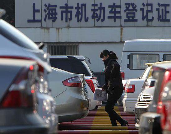 上海6月车牌最低89600元,传红旗超跑国际招标须顶级超跑经验