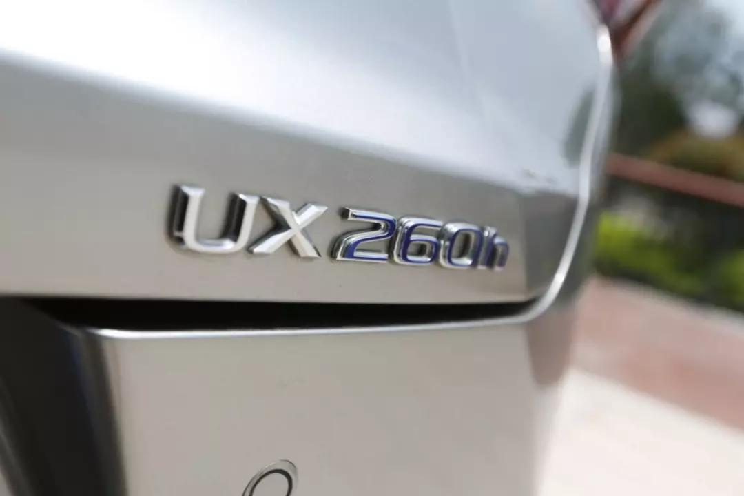 小资青年的完美座驾! 试驾雷克萨斯UX 260h F SPORT