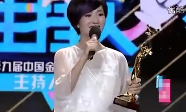 谢娜回应主持风格惹争议，但不少瞬间证明她最大的问题是能力不足