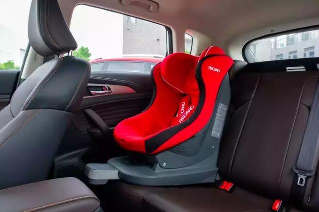 实测荣威RX3一体式儿童安全座椅，彻底解决孩子安全乘车问题？