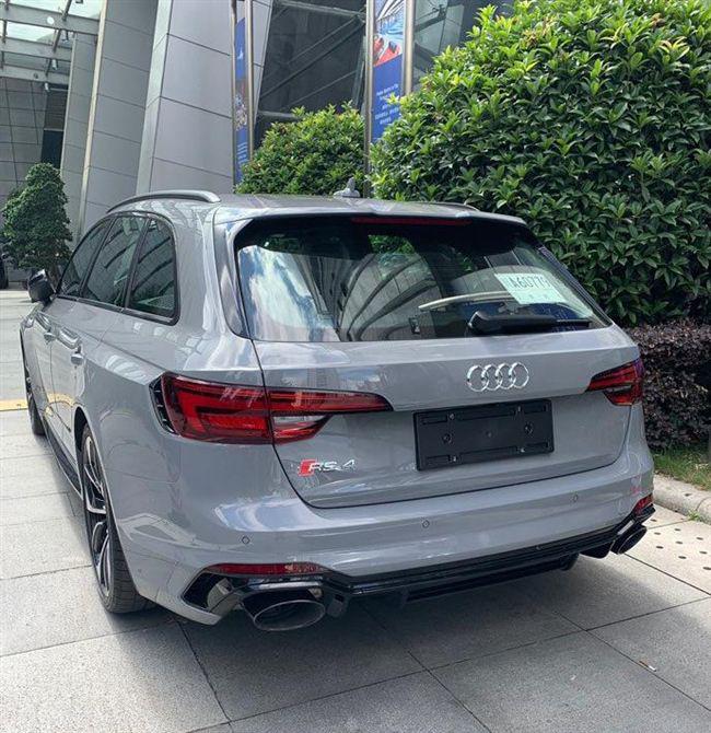 19款奥迪RS4到店,纳多灰+V6双涡轮,破百4.1秒的瓦罐车!