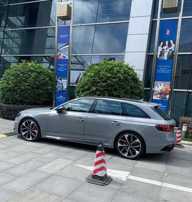 19款奥迪RS4到店,纳多灰+V6双涡轮,破百4.1秒的瓦罐车!