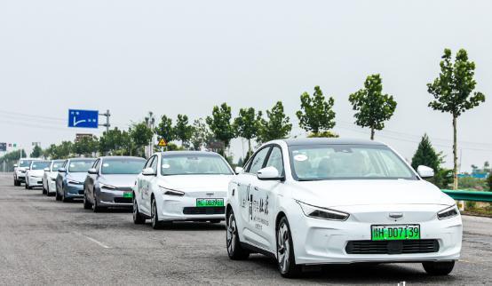 20天订单2.7万?深度试驾一番,终于明白它为何能吊打特斯拉