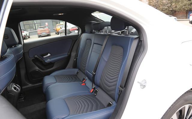 21万买台奔驰,轴距近2.8米,标配主动刹车,开回去比雅阁面子足