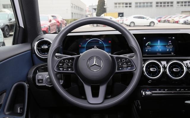 21万买台奔驰,轴距近2.8米,标配主动刹车,开回去比雅阁面子足