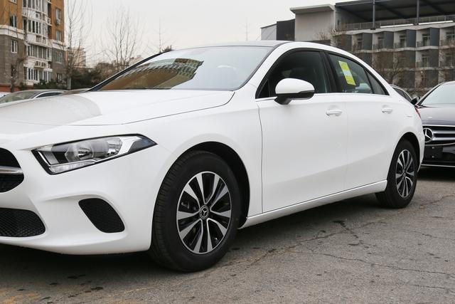 21万买台奔驰,轴距近2.8米,标配主动刹车,开回去比雅阁面子足