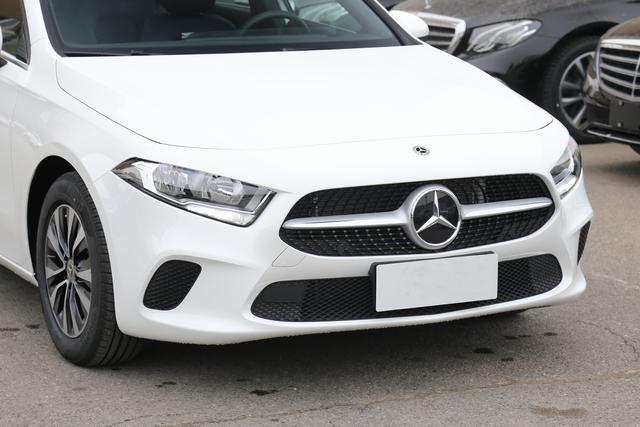 21万买台奔驰,轴距近2.8米,标配主动刹车,开回去比雅阁面子足