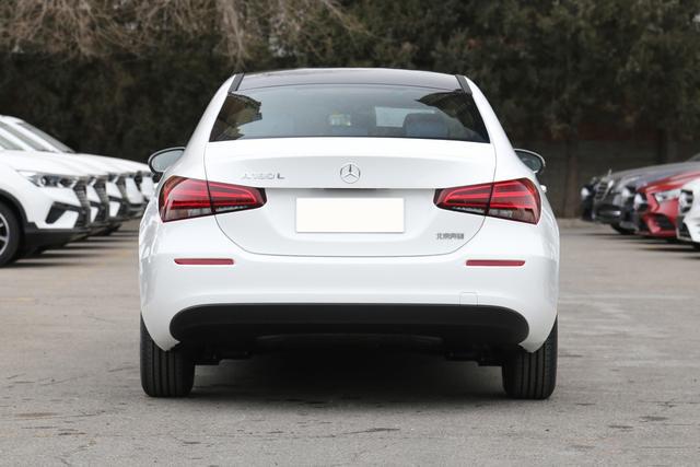 21万买台奔驰,轴距近2.8米,标配主动刹车,开回去比雅阁面子足