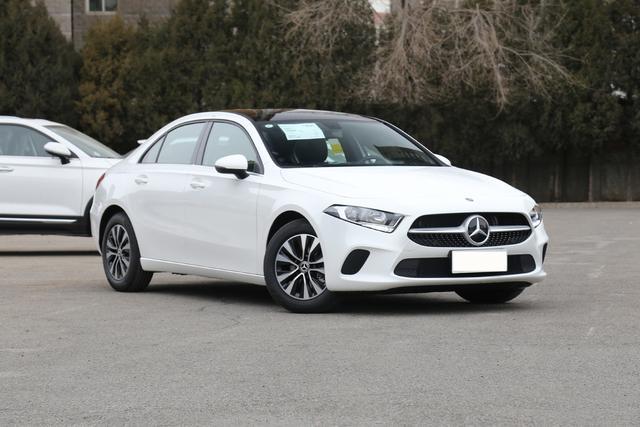 21万买台奔驰,轴距近2.8米,标配主动刹车,开回去比雅阁面子足