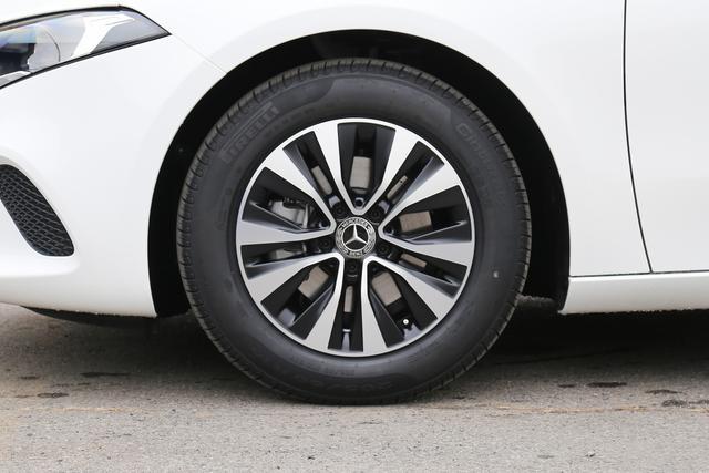 21万买台奔驰,轴距近2.8米,标配主动刹车,开回去比雅阁面子足