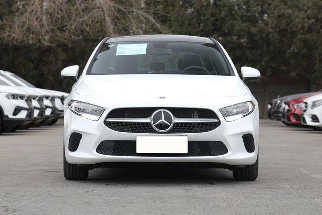 21万买台奔驰,轴距近2.8米,标配主动刹车,开回去比雅阁面子足