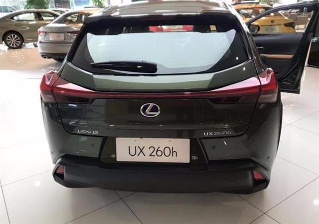 雷克萨斯ux260h外观,雷克萨斯ux外观 19款雷克萨斯ux260h到店小众黛青云母配色贯穿尾灯够劲