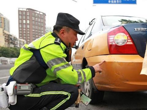 你的车被剐蹭！先通知保险公司还是交警？顺序不对一毛钱都拿不到