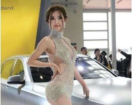 性感车模李颖芝到底多美？为何宝马奔驰对她念念不忘？