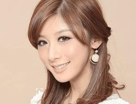 人称“小林志玲”，杀手锏“微笑”，成为比亚迪御用车模