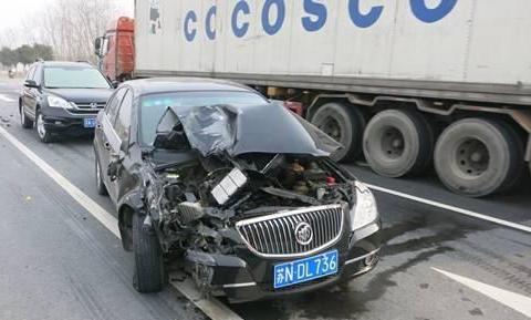 车险怎么买最划算？内行人透露：这几种保险别忽视，省钱又安全