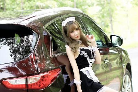 “蔡明”化身女仆，替英菲尼迪QX站台，现场更加有看点？