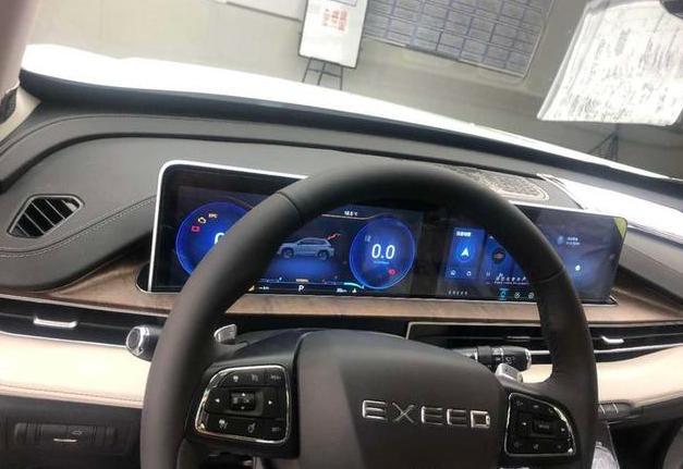 星途全新SUV实车,外观争议大,但这内饰,真的可以玩很久