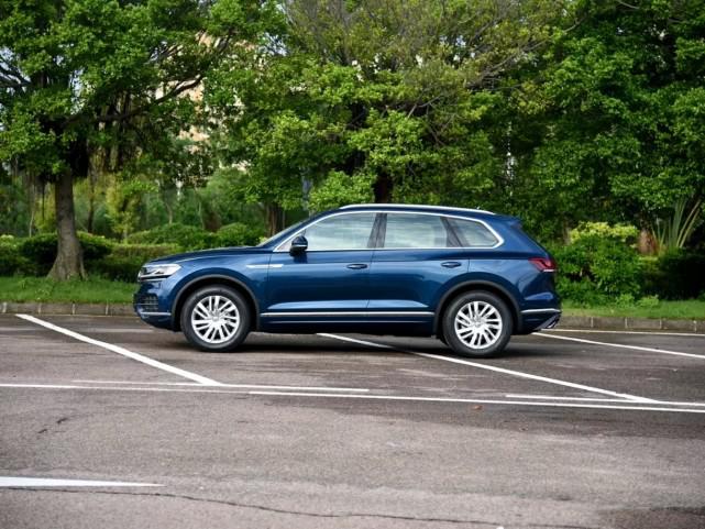 大众最有实力的SUV,与保时捷卡宴齐名,价格一路走低无人买