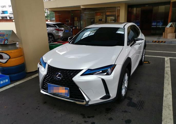 最便宜的雷克萨斯SUV,百公里油耗4.2L,小日本的混动技术真的牛