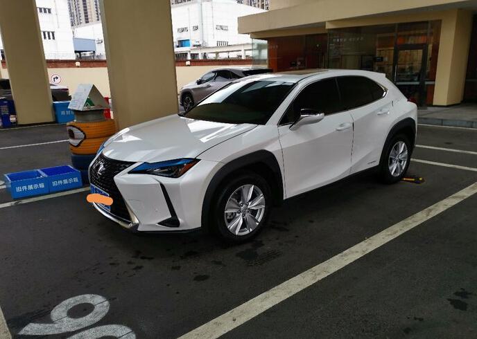 最便宜的雷克萨斯SUV,百公里油耗4.2L,小日本的混动技术真的牛