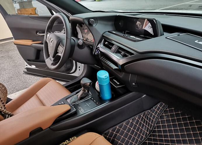 最便宜的雷克萨斯SUV,百公里油耗4.2L,小日本的混动技术真的牛