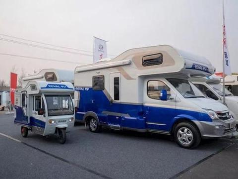 自行式小房车才8千块，配电视、带厨房？