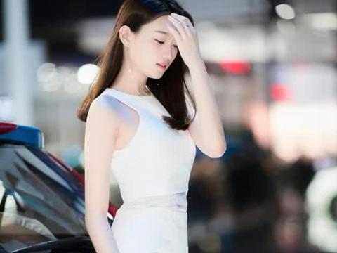 传祺终于安耐不住了，酷似周芷若车模刷爆抖音。