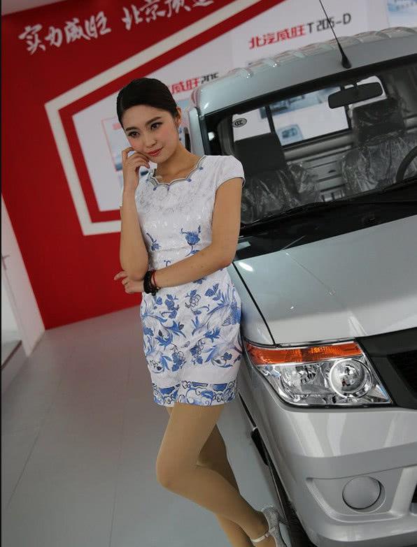 微客巨头车展放大招，旗袍仙女惊艳众人