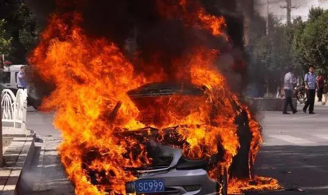 电池安全正式列入考核,拿下“第一次”,蔚来召回给新势力打样