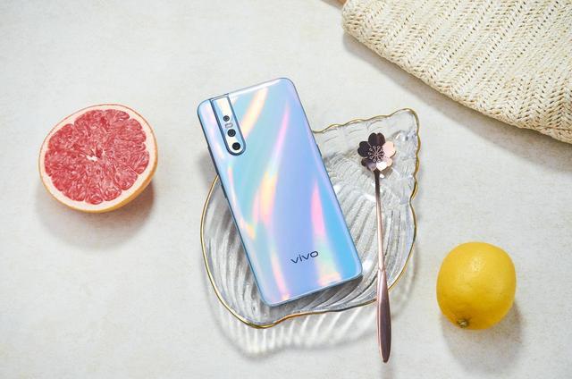 vivo手机s1pro,vivos1pro手机参数 vivo s1 pro仲夏梦上手!网友:很有的一拼