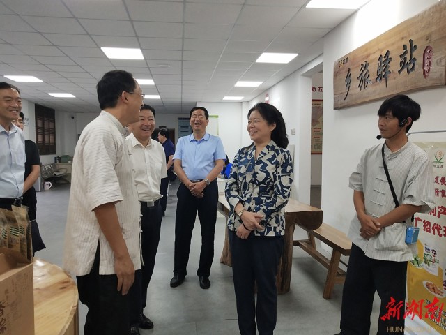 石慧)6月27日,济南市槐荫区区委书记国承彦率槐荫区党政代表团到花垣