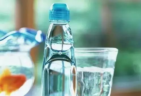 每天喝3升水身体会发生什么变化?这两位